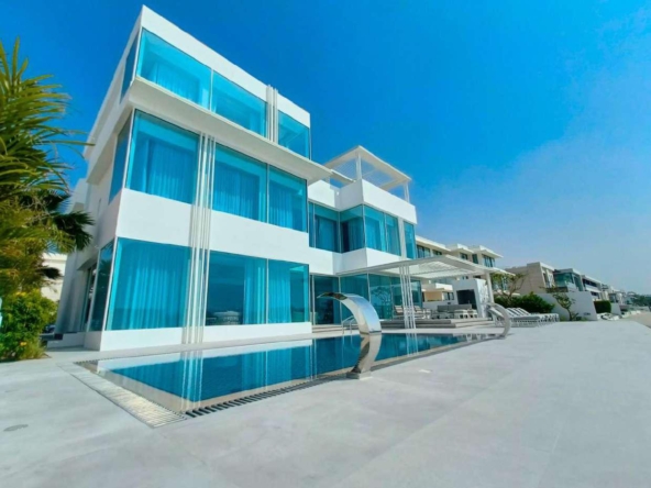 Luxury Tip Villa in Palm Jumeirah with private beach, panoramic sea views, and modern architecture in Dubai